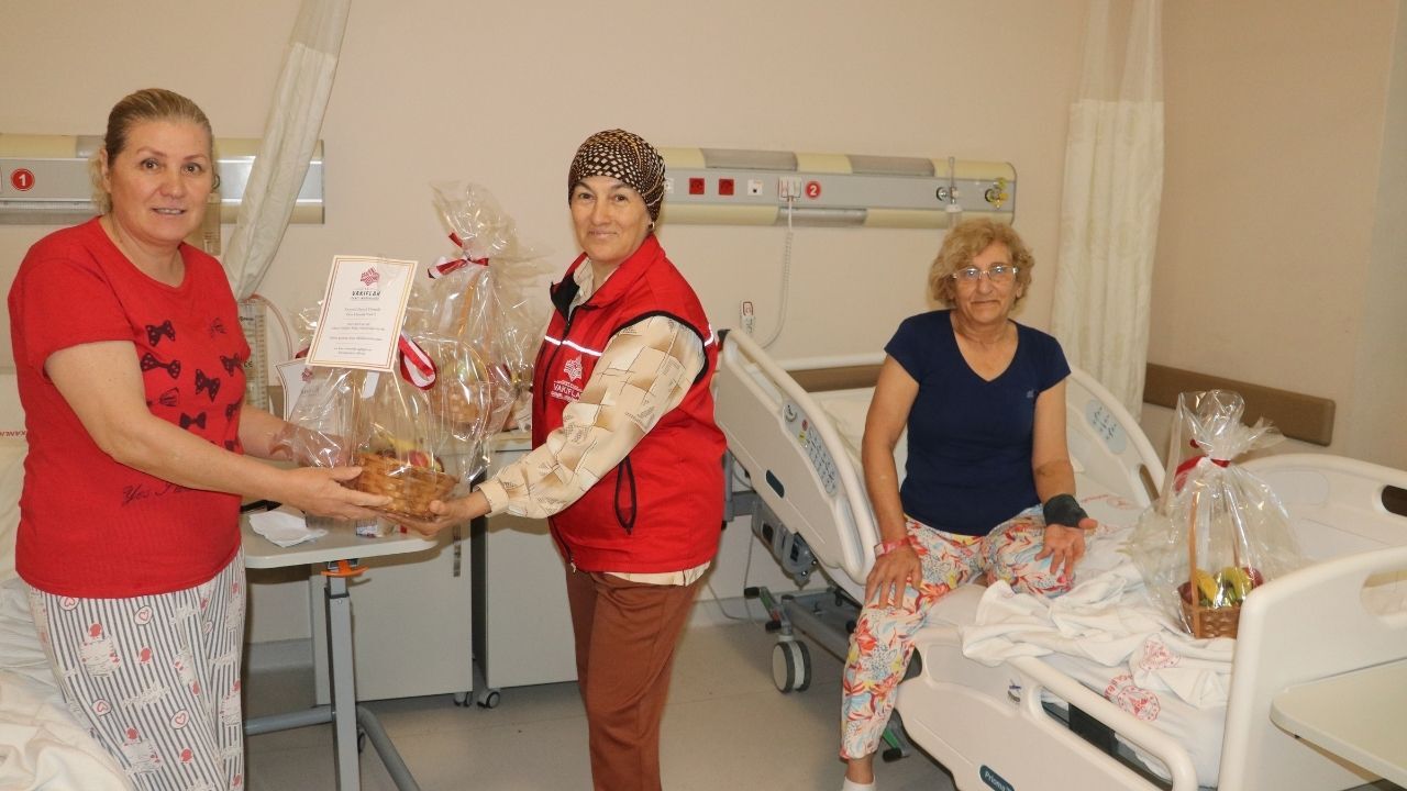 Adana’da Vakıf Geleneği Yaşatıldı Hastalara Meyve Ikramı (1)