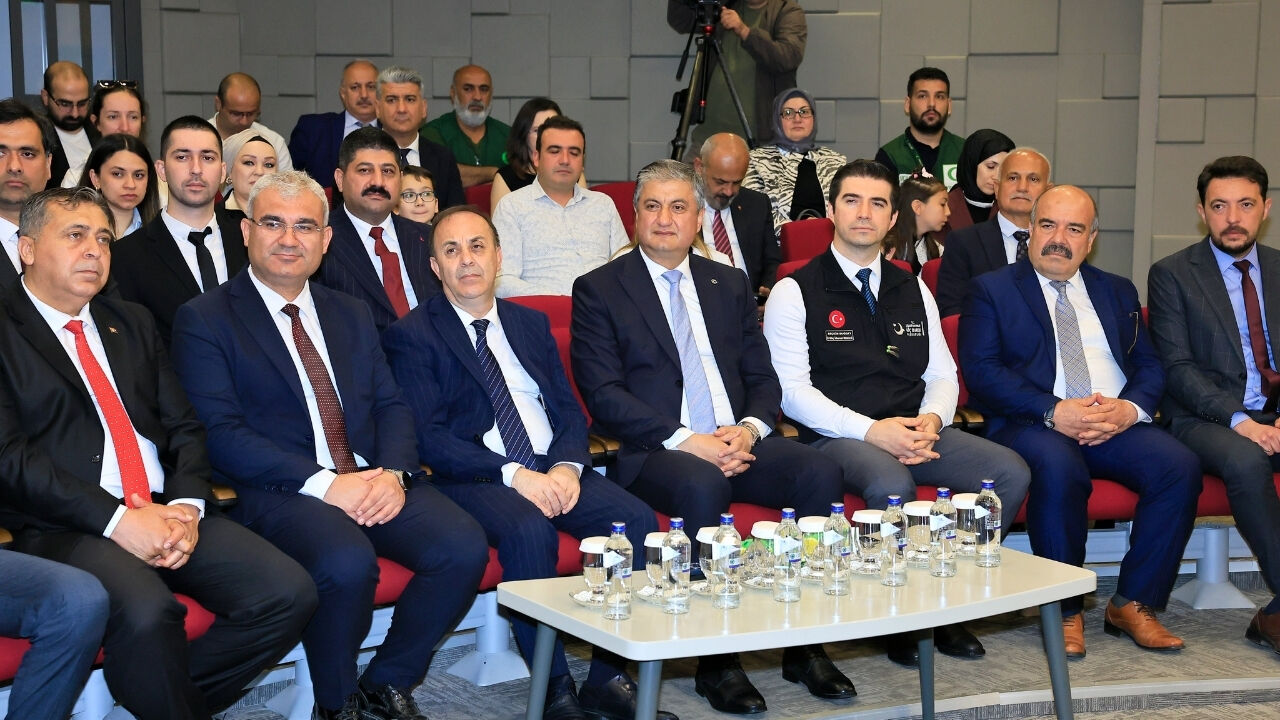 Adana’da Yeşilay Yarışmalarında Dereceye Giren Öğrencilere Ödül (1)