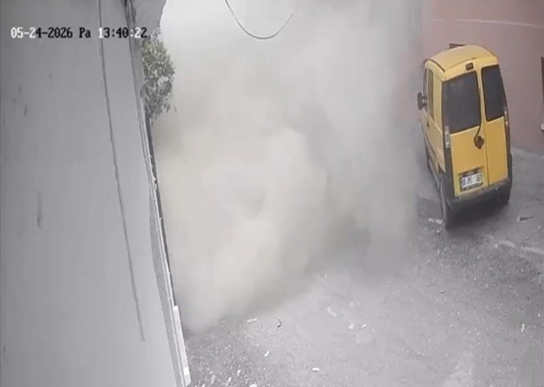 Adana’da Yürekler Ağza Geldi Metruk Bina Saniyeler Içinde Yıkıldı (3)