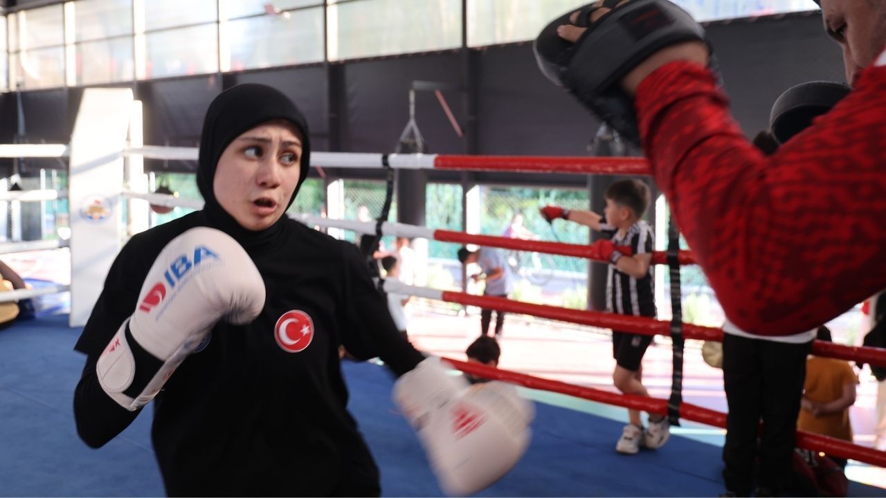 Adanalı Milli Boksör Azranur Çetin Gençlik Olimpiyatları Bileti Aldı (1)