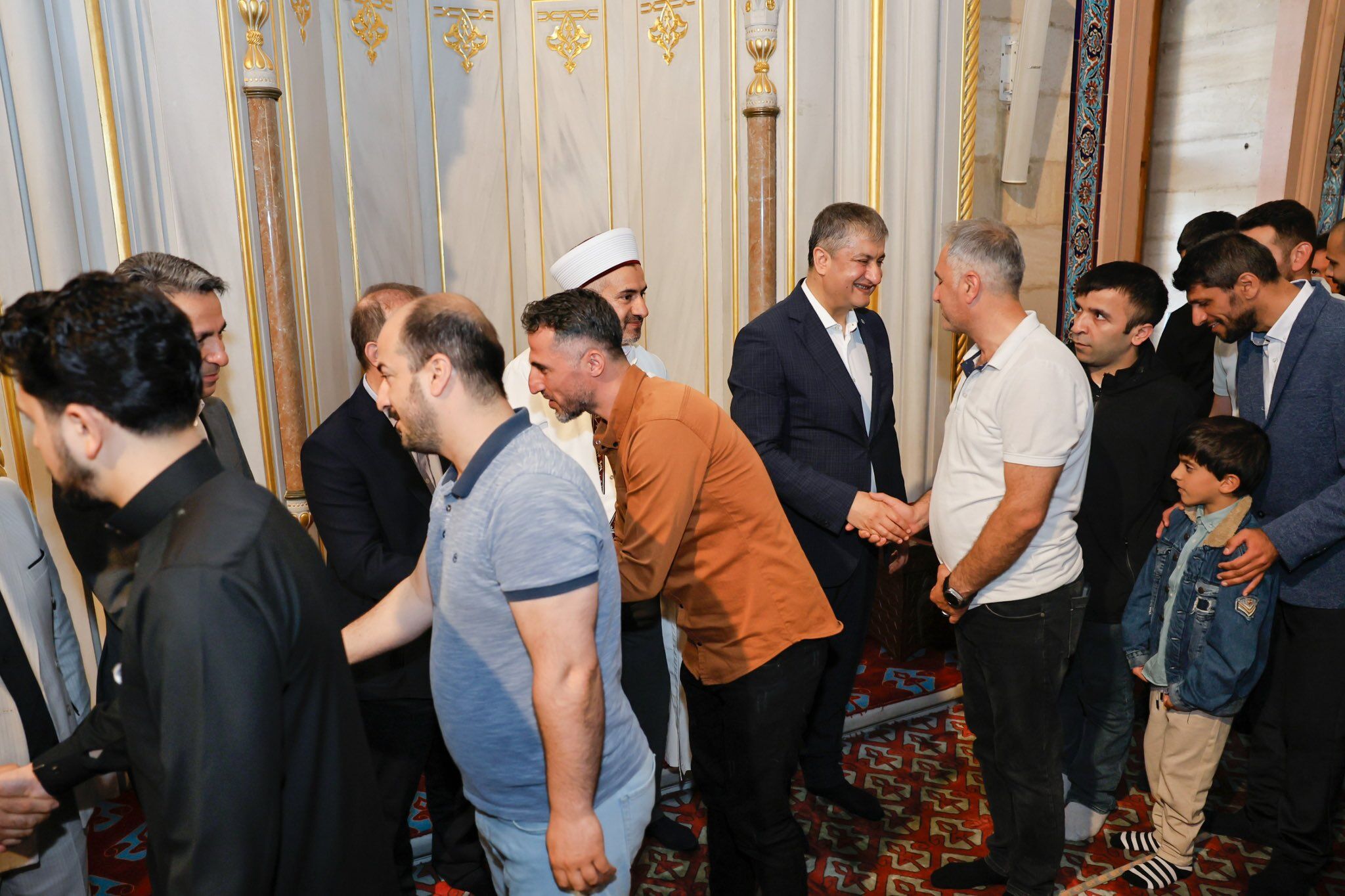 Adanalılar Bayram Namazı Için Camilere Akın Etti (2)