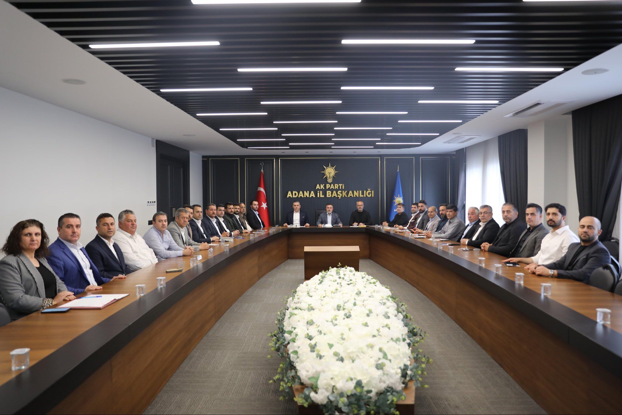 Ak Parti Adana Ilçe Başkanları Tamer Dağlı Başkanlığında Toplandı2