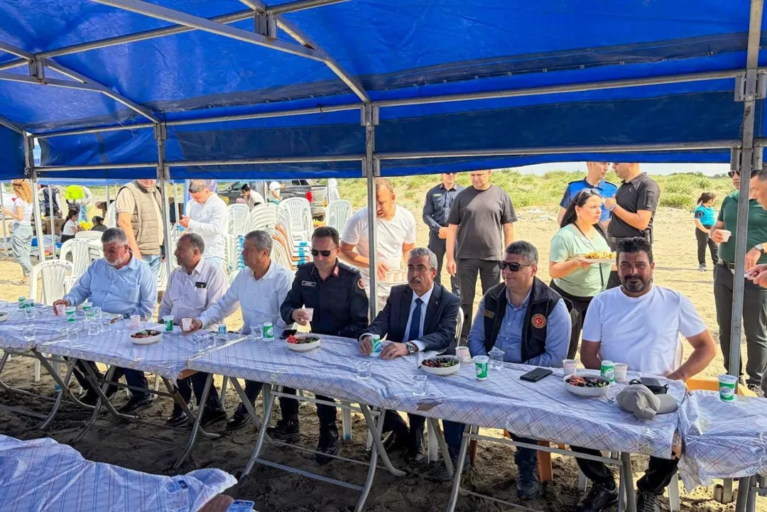Akyatan Sahili’nde Gökyüzü Renklendi (3)