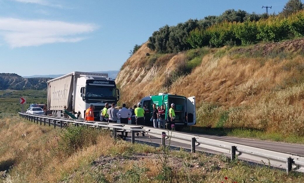 Anne Ile Kızı Olay Yerinde Can Verdi, Baba Ağır Yaralı! (2)