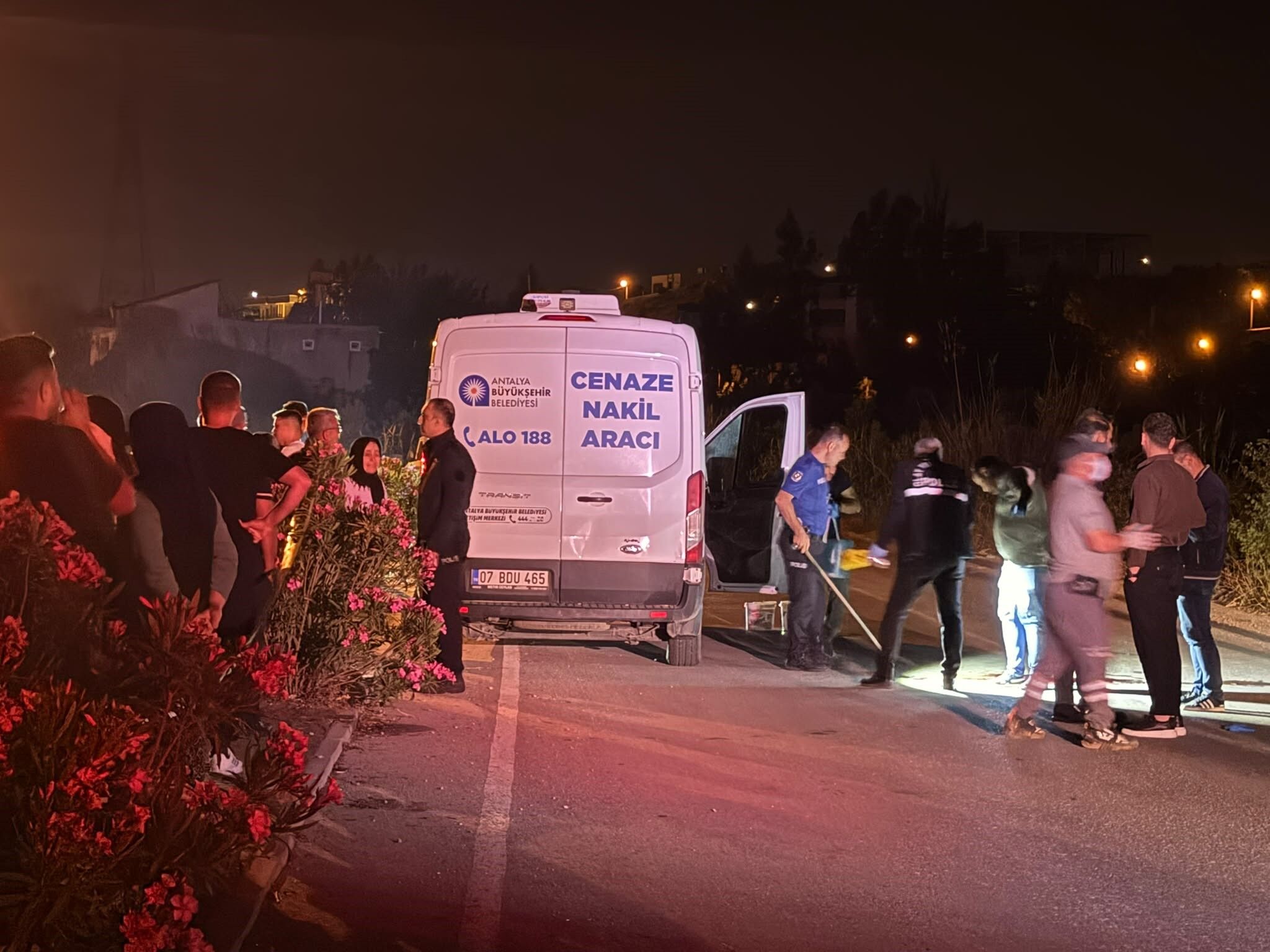 Antalya’da Gece Yarısı Katliamı 3 Kişi Hayatını Kaybetti (2)