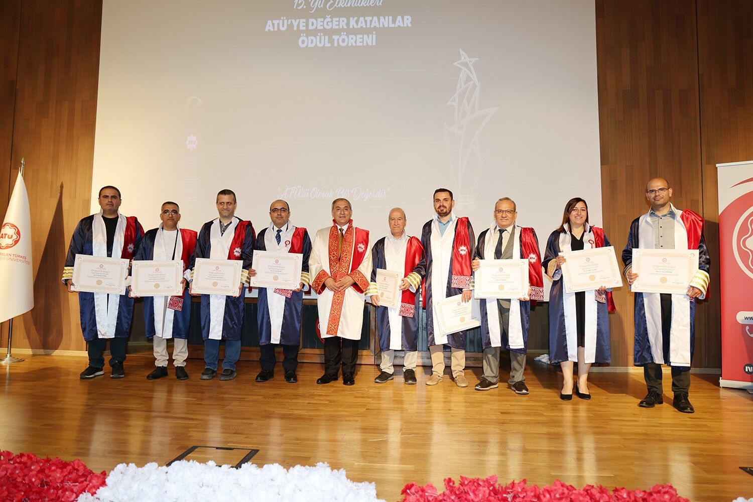 Atü 15 Yaşında Üniversitenin Gelişimine Katkı Sunan Isimler Ödüllendirildi! (1)