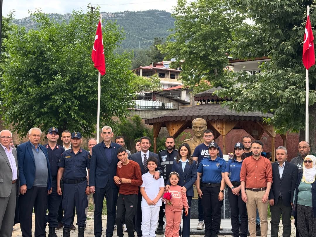 Başkan Özen Ve Kaymakam Yılmaz Vatandaşlarla Bayramlaştı-1