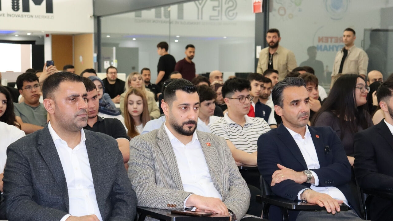 Burhanettin Bulut Adana'da Gençlerle Bir Araya Geldi (1)