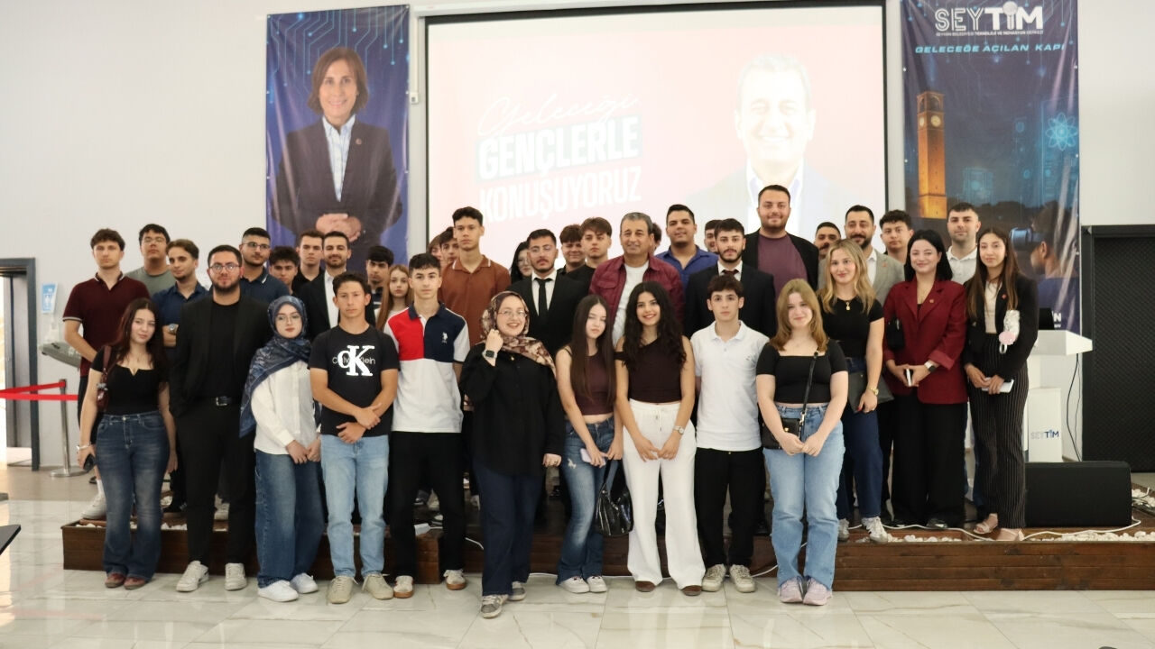 Burhanettin Bulut Adana'da Gençlerle Bir Araya Geldi (2)