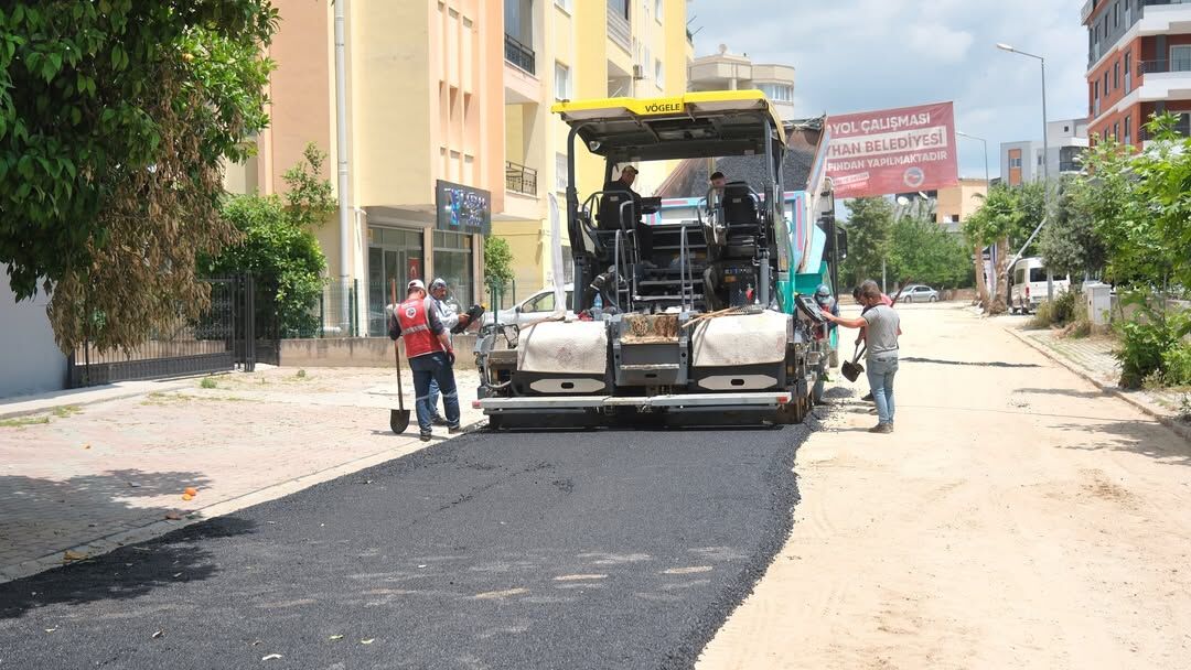 Ceyhan’da Asfalt Seferberliği Cumhuriyet Mahallesi’nin Yolları Yenileniyor! (3)