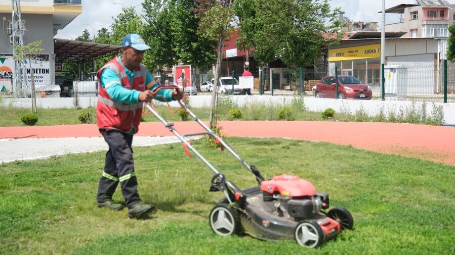 Ceyhan’da Temizlik Seferberliği Ekipler Sahada (2)