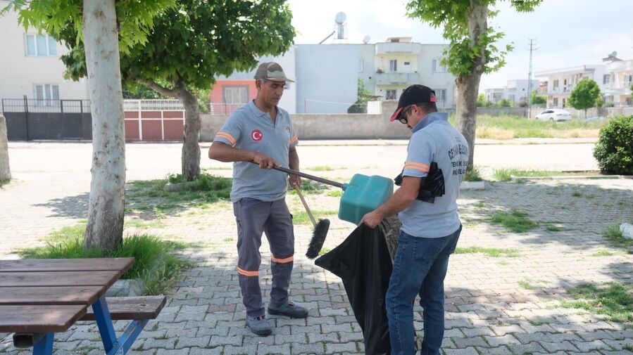 Ceyhan’da Temizlik Seferberliği Ekipler Sahada (3)