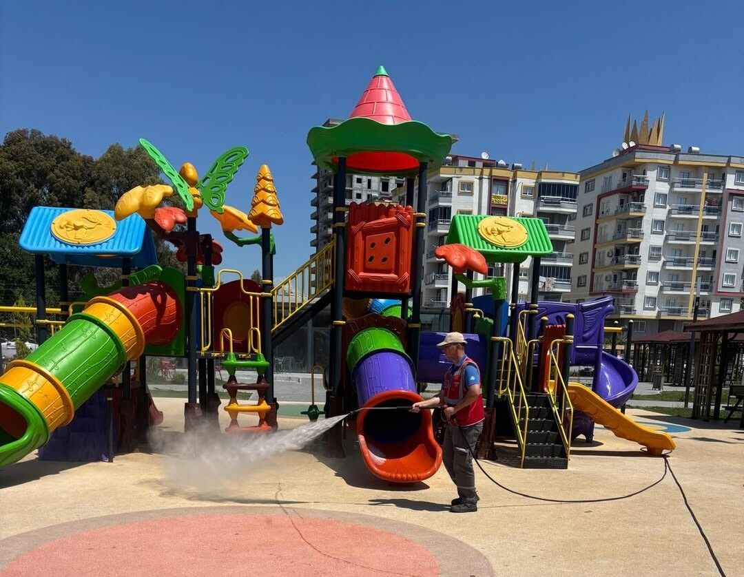 Ceyhan’da Yeni Haftanın İlk Mesaisi Temizlik (1)
