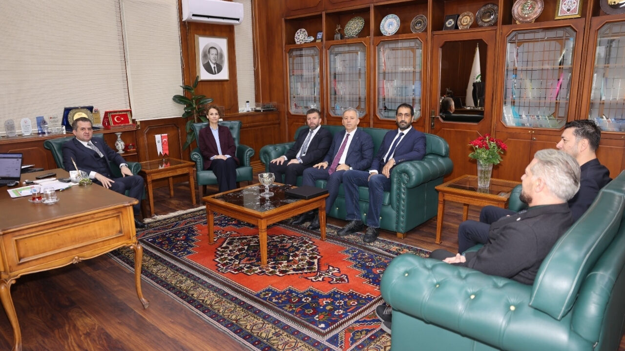 Çukurova Üniversitesi’nde Salon Futbolu Heyecanı Sürüyor (1)