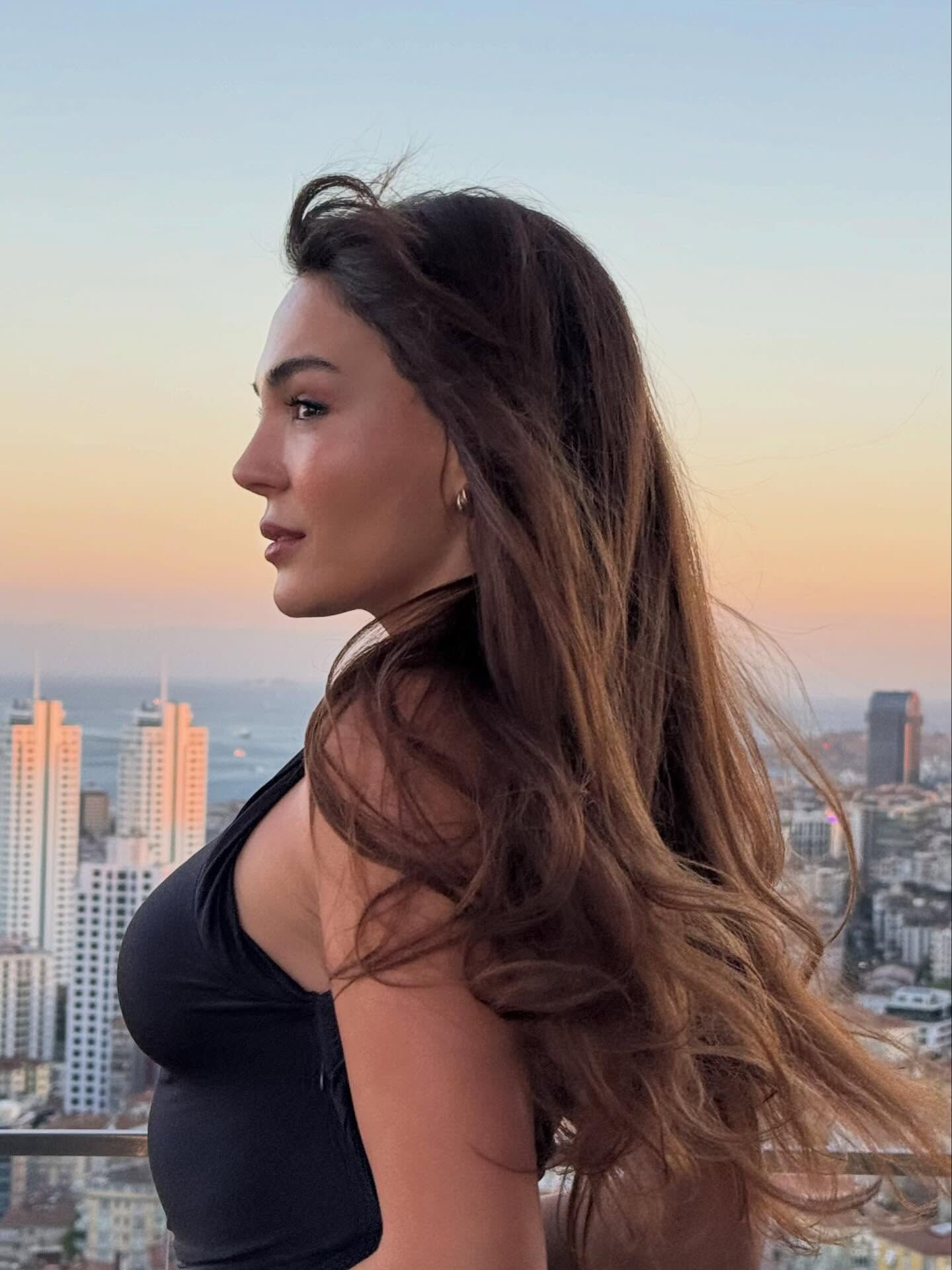 Ebru Şahin (25)