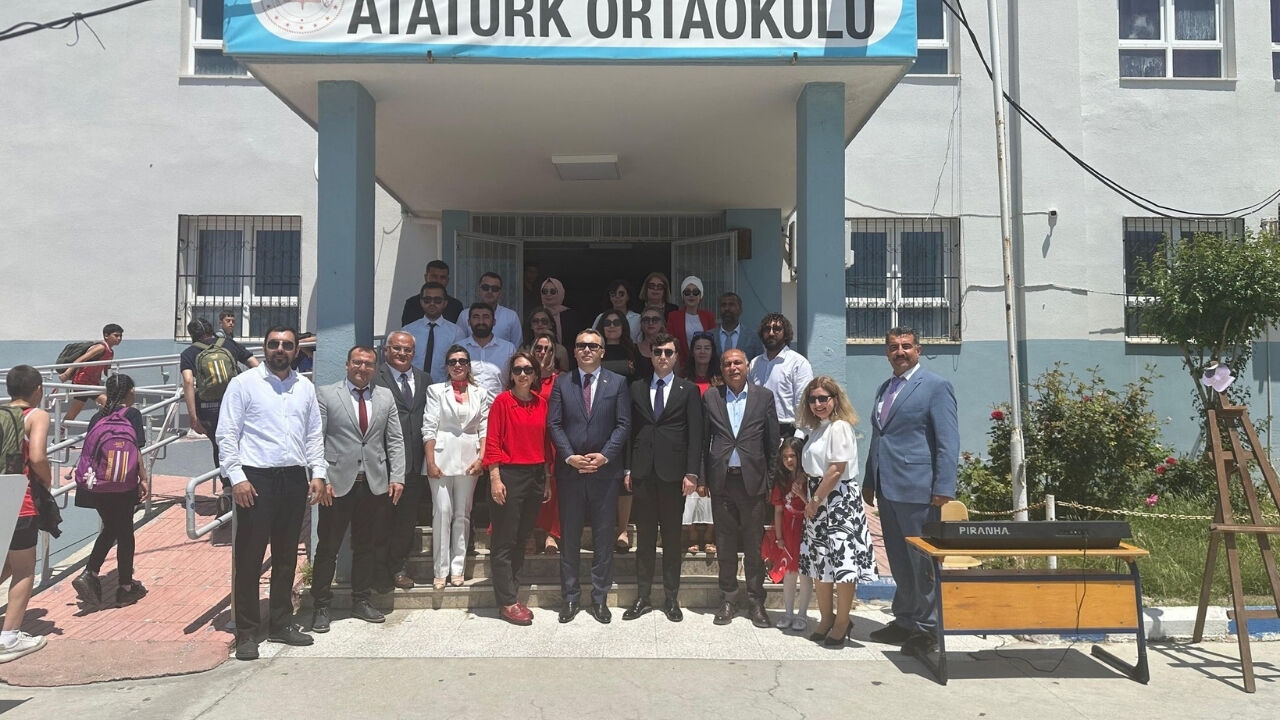 Erdinç Altıok Öğrencilerin Bayram Coşkusuna Ortak Oldu (1)