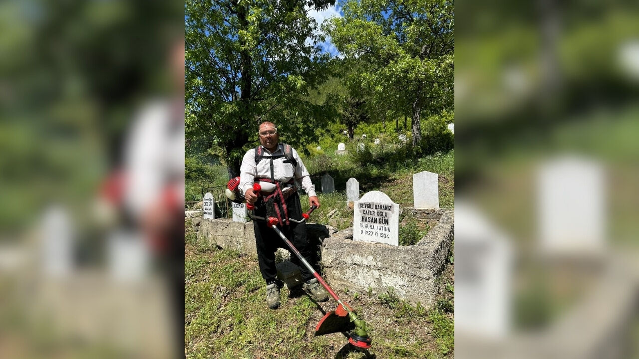 Feke’de Vatandaş Mezarlığı Kendi Imkanlarıyla Temizledi (1)