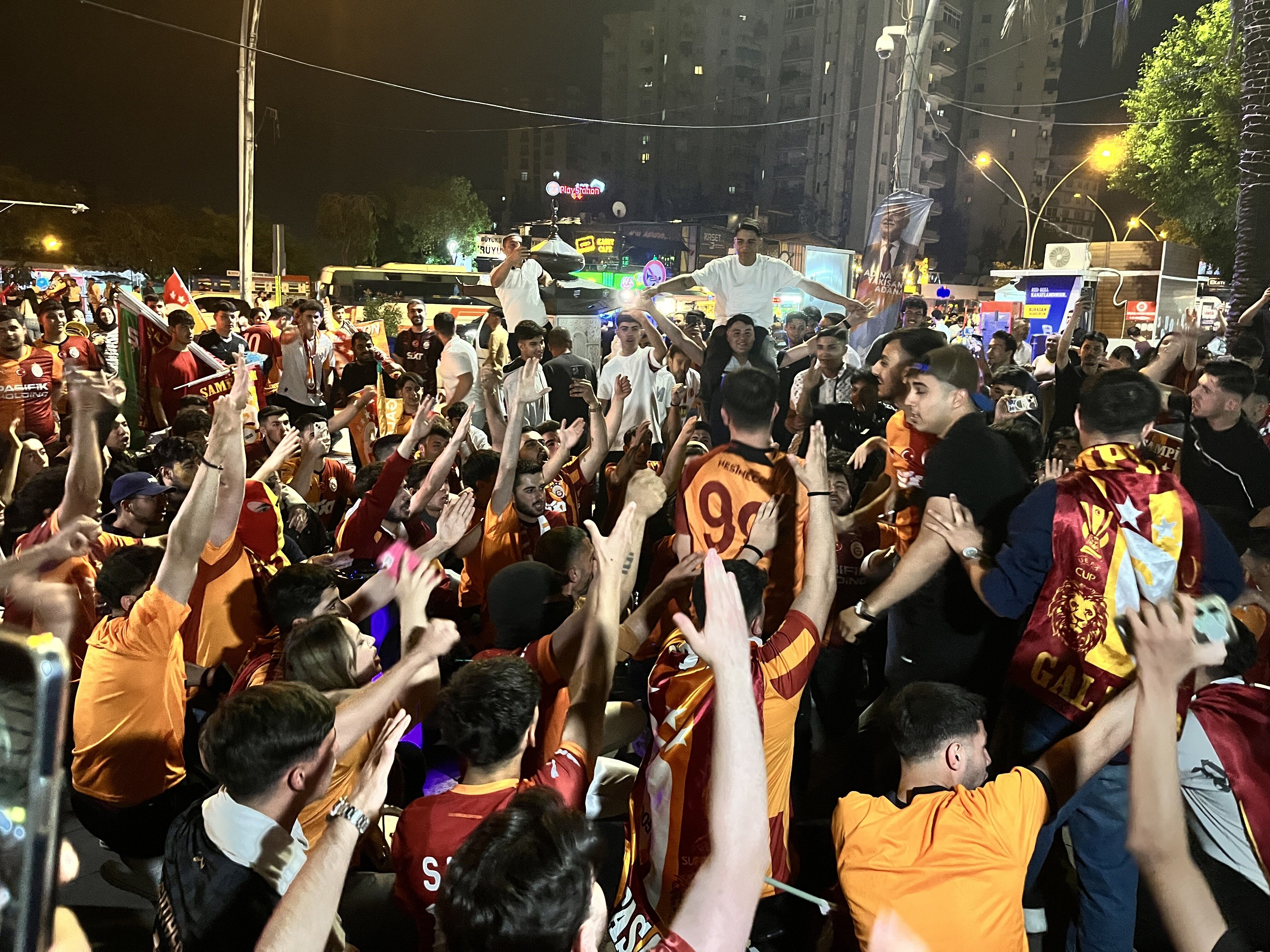 Galatasaray'ın Şampiyonluğu Adana'da Coşkuyla Kutlandı (2)