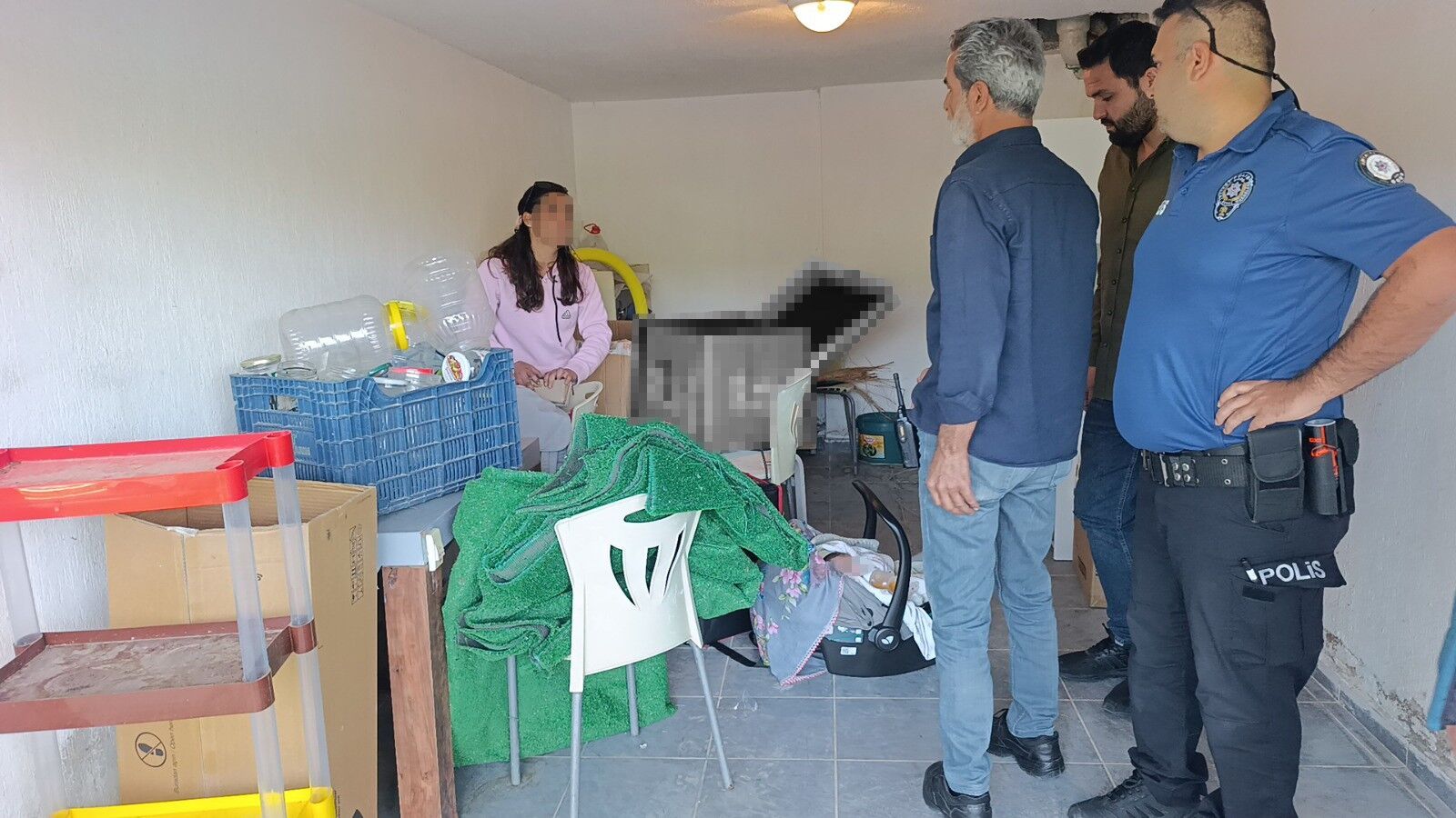 Garajdaki “Hırsız” Ihbarından Anne Ve Bebek Çıktı (1)
