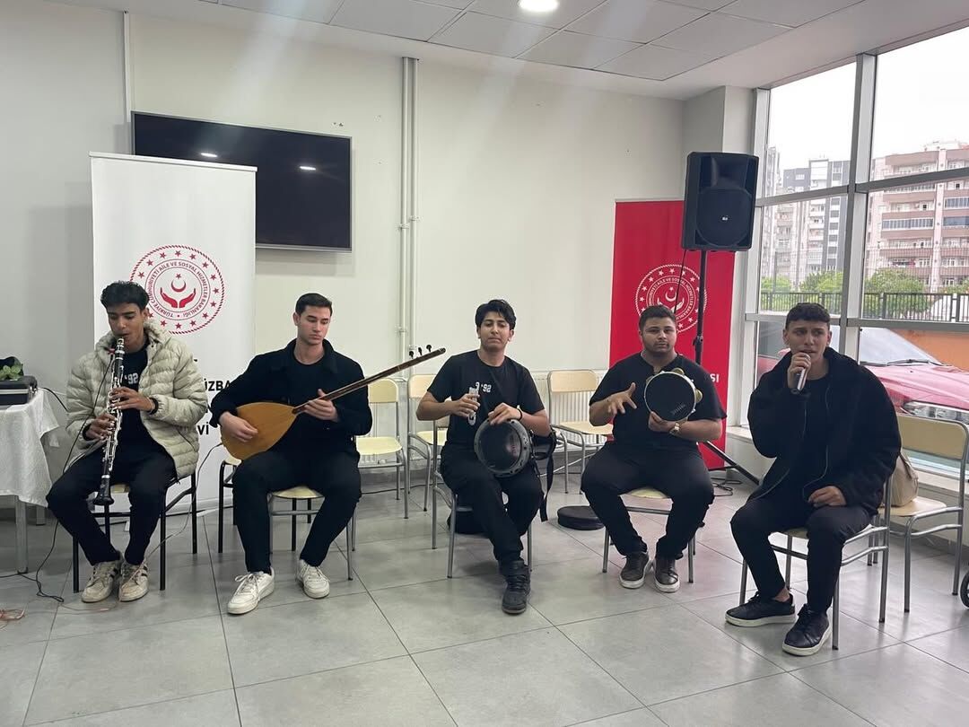 Huzurevinde Müzik Dolu Gün Genç Sanatçılar Çınarlarla Buluştu (1)