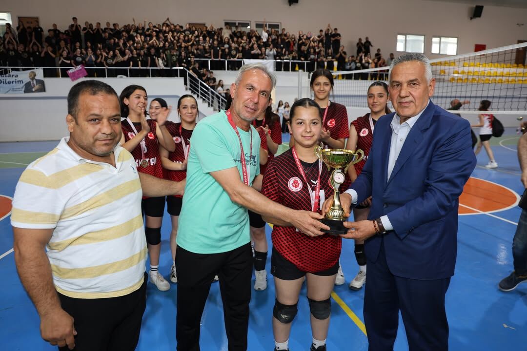 Karaisalı’da 19 Mayıs’a Özel Voleybol Turnuvası (2)