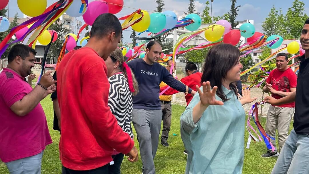 Karaisalı’da Dansın Ritmiyle Yaza Merhaba Özel Bireylerden Unutulmaz Kutlama! (1)