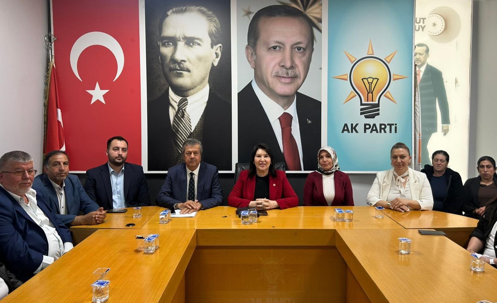 Karamık Karataş’ta Sahaya Indi Esnaf Ve Vatandaşlarla Buluştu (1)