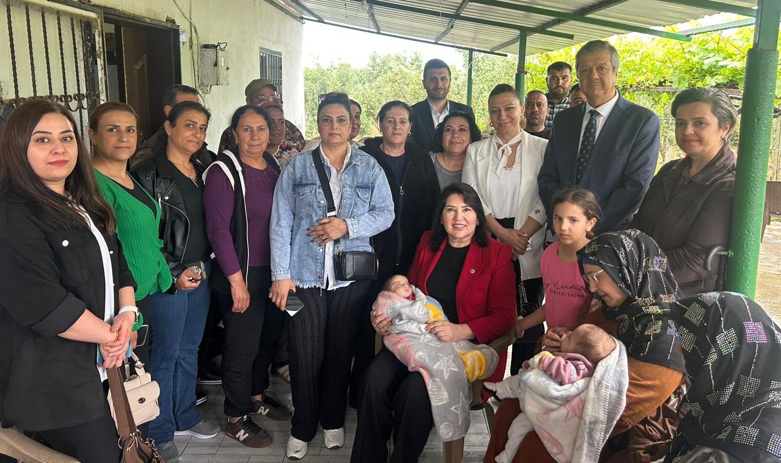 Karamık Karataş’ta Sahaya Indi Esnaf Ve Vatandaşlarla Buluştu (3)