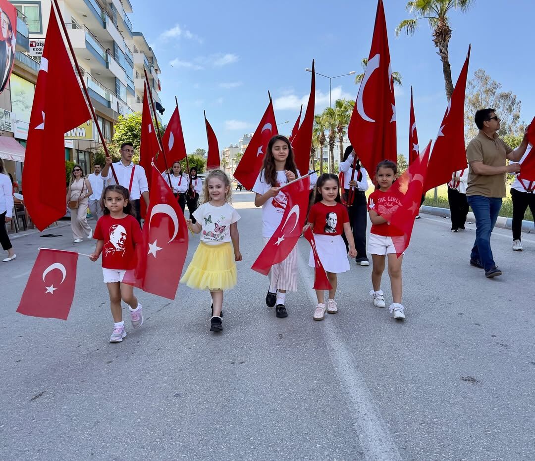 Karataş’ta 19 Mayıs Coşkusu Bağımsızlık Meşalesi Stadyumda Dalgalandı (1)