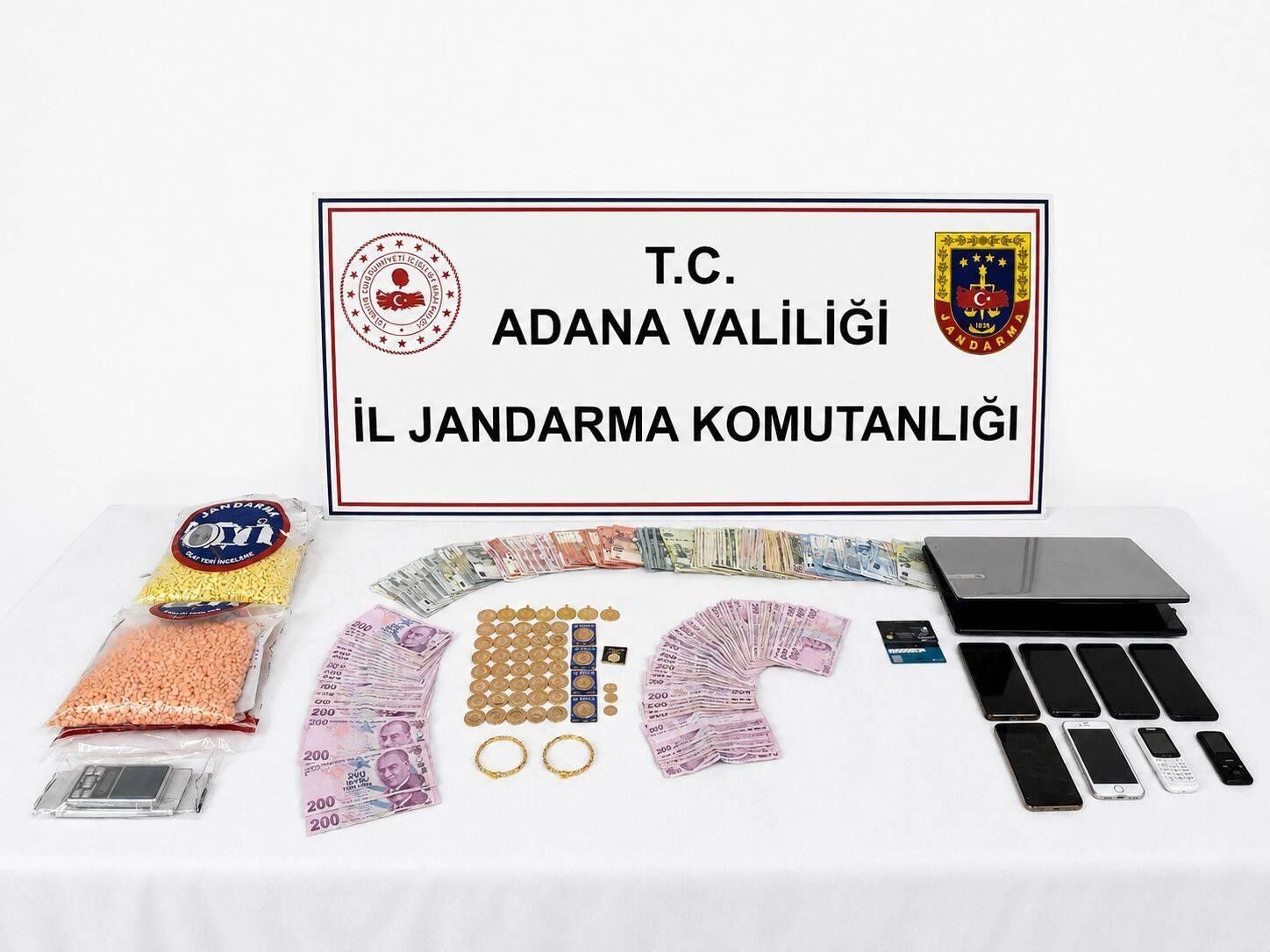Kendilerini Polis Olarak Tanıtan Dolandırıcılara 10 Milyon Liralık Altın Kaptırdılar (2)