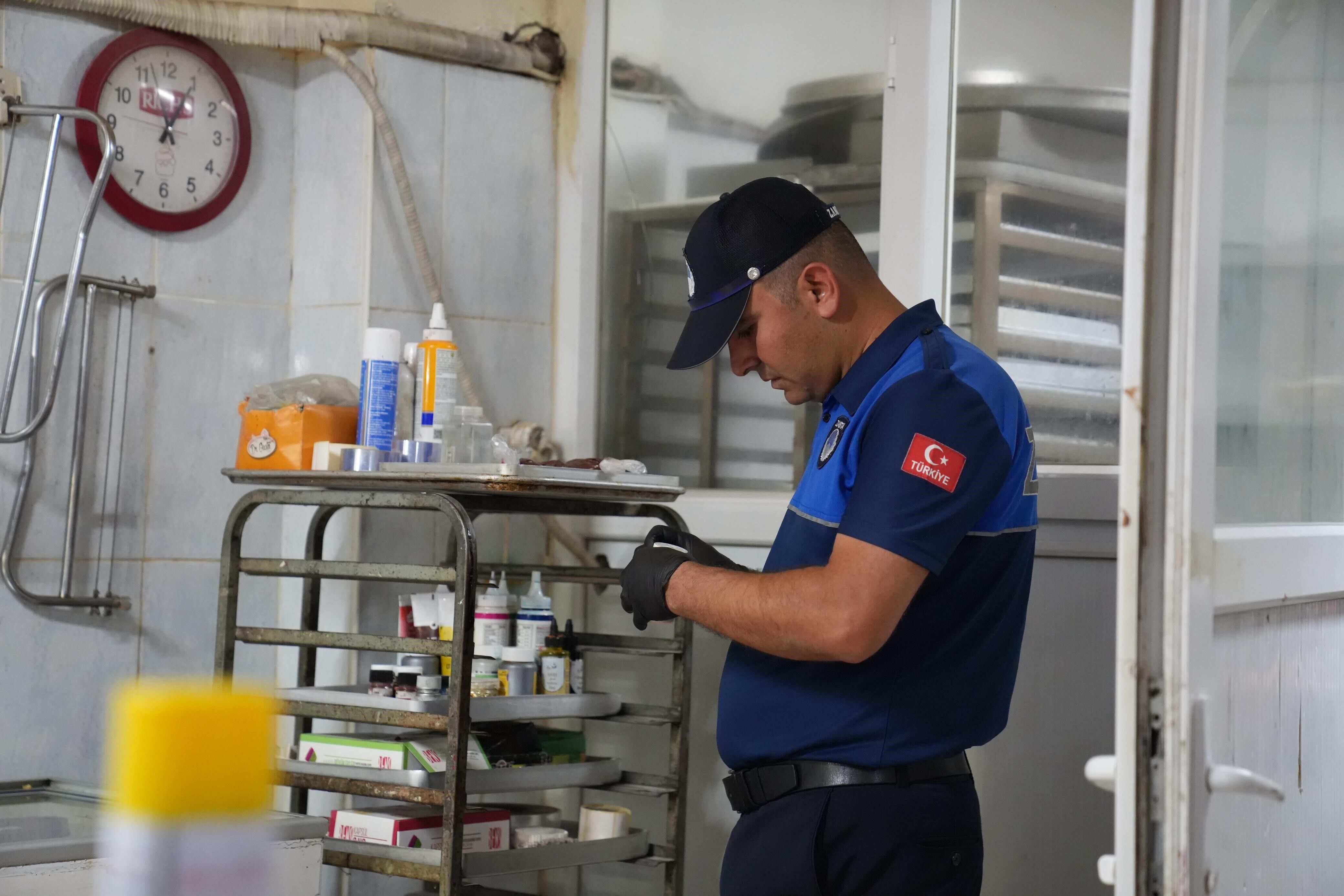 Kozan’da Bayram Öncesi Tatlı Imalathanelerine Sıkı Denetim (2)