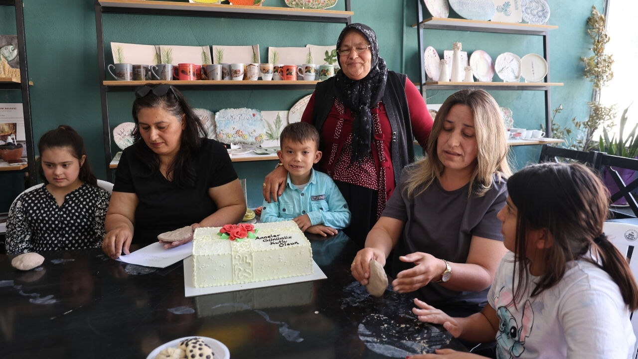 Kozan’da Özel Çocuklardan Annelerine Anlamlı Hediye (4)