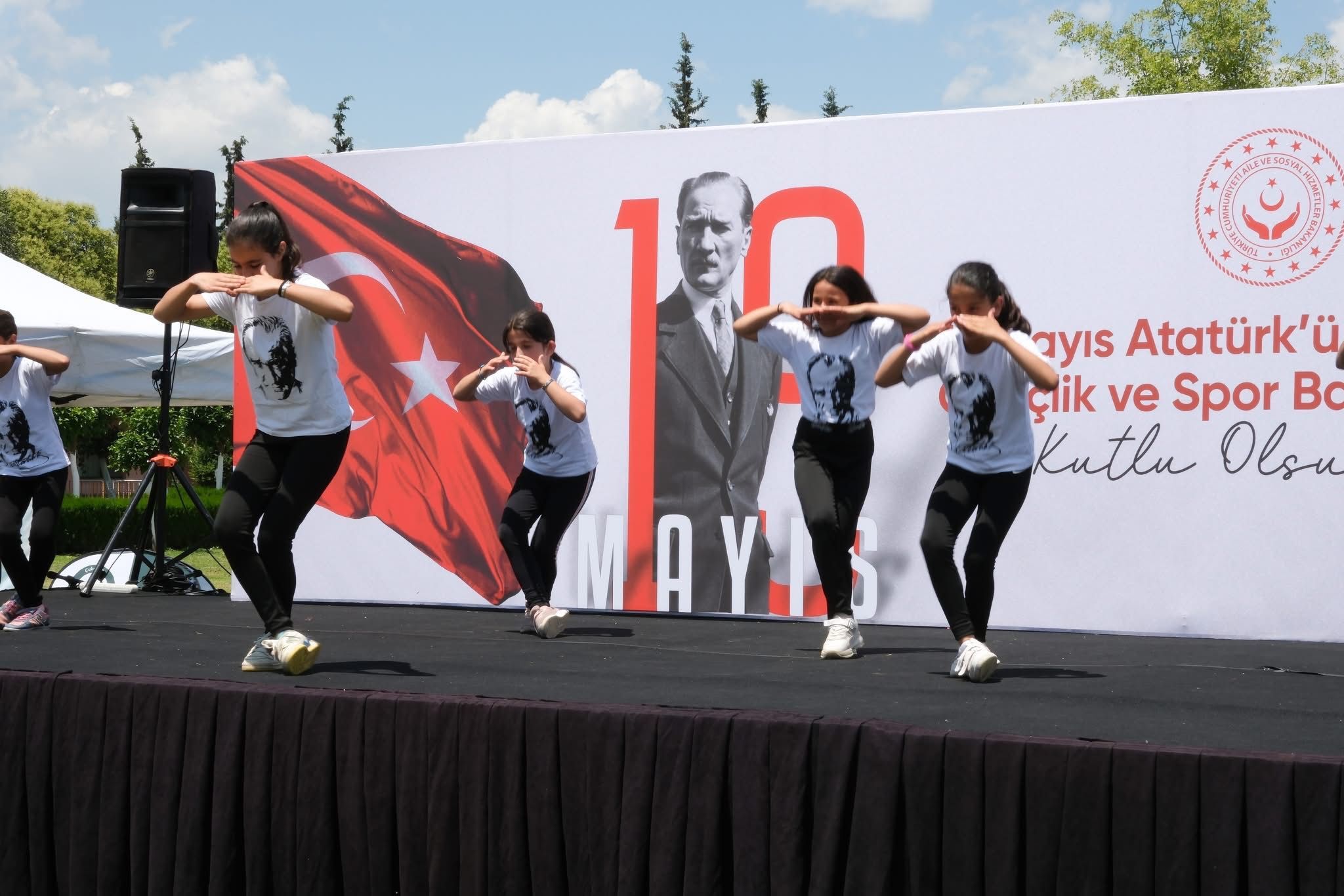 Mhp Adana İl Başkanlığı Çocuk Evleri Sitesindeki Bayram Coşkusuna Ortak Oldu2