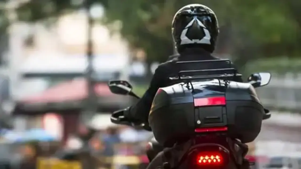 Motosiklet Suruculeri Dikkat Yeni Trafik Cezalari Cep Yakiyor 1748782699 3562