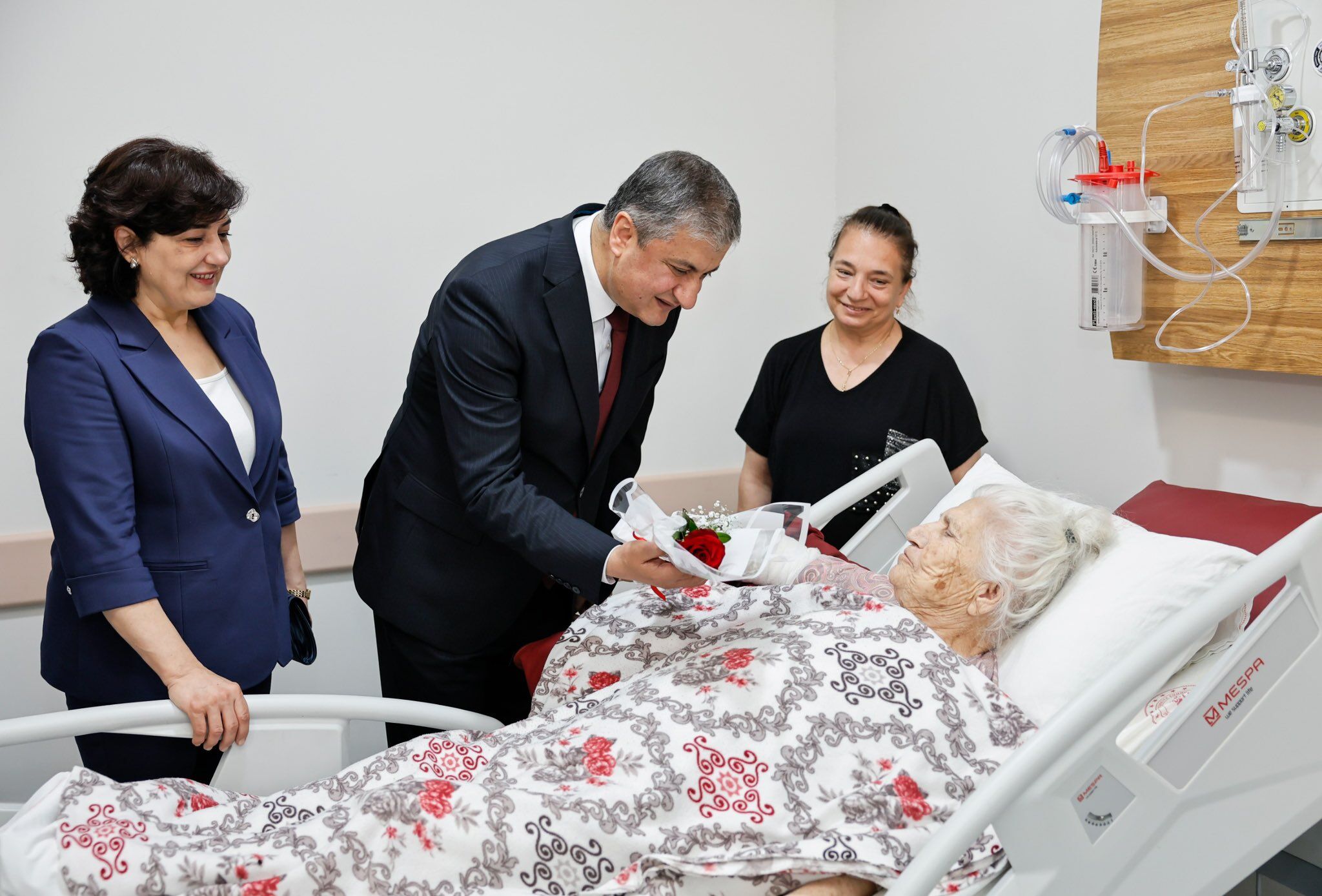 Mustafa Yavuz'dan Karşıyaka Devlet Hastanesine Bayram Ziyareti