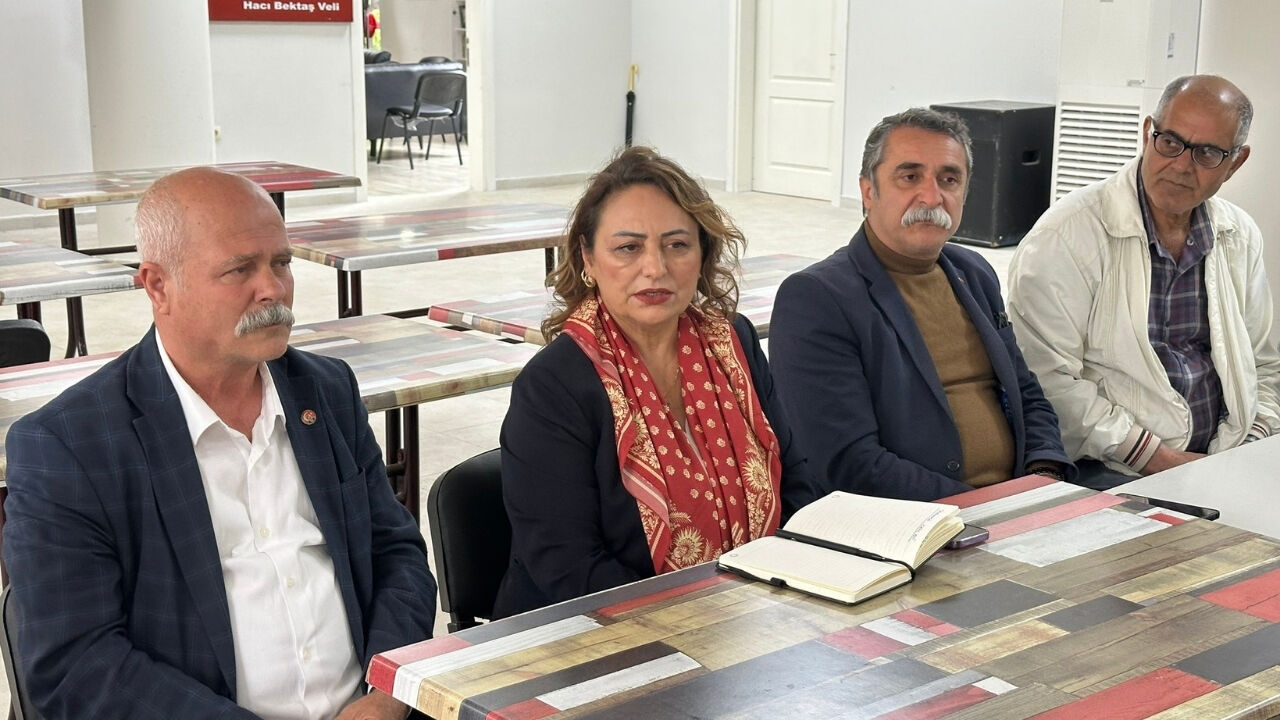 Müzeyyen Şevkin’den Şakirpaşa Cemevi'ne Ziyaret (1)