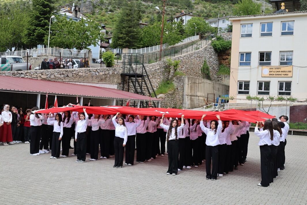 Saimbeyli’de 19 Mayıs Coşkusu Gençler Meydanları Doldurdu! (3)