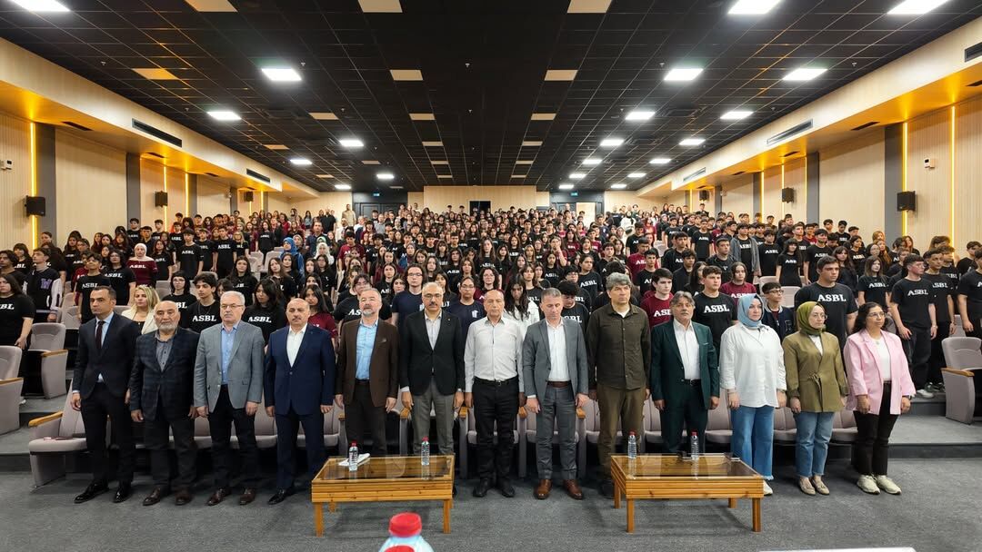 Sarıçam’da Avrupa Ve İslam Paneli Öğrenciler Sunumlarıyla Göz Doldurdu (2)