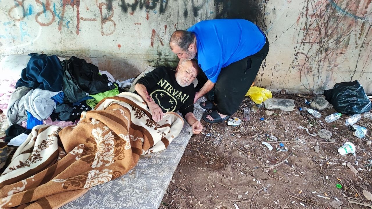 “Tadilat” Denilerek Evden Çıkarıldı, Sokakta Yaşam Savaşı Veriyor (2)