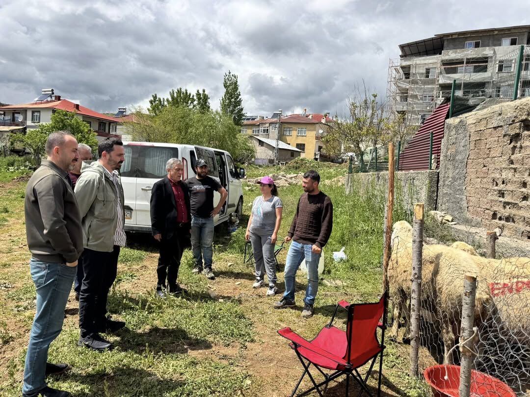 Tufanbeyli Belediye Başkanı Aktürk Hayvan Pazarını Ziyaret Etti (2)