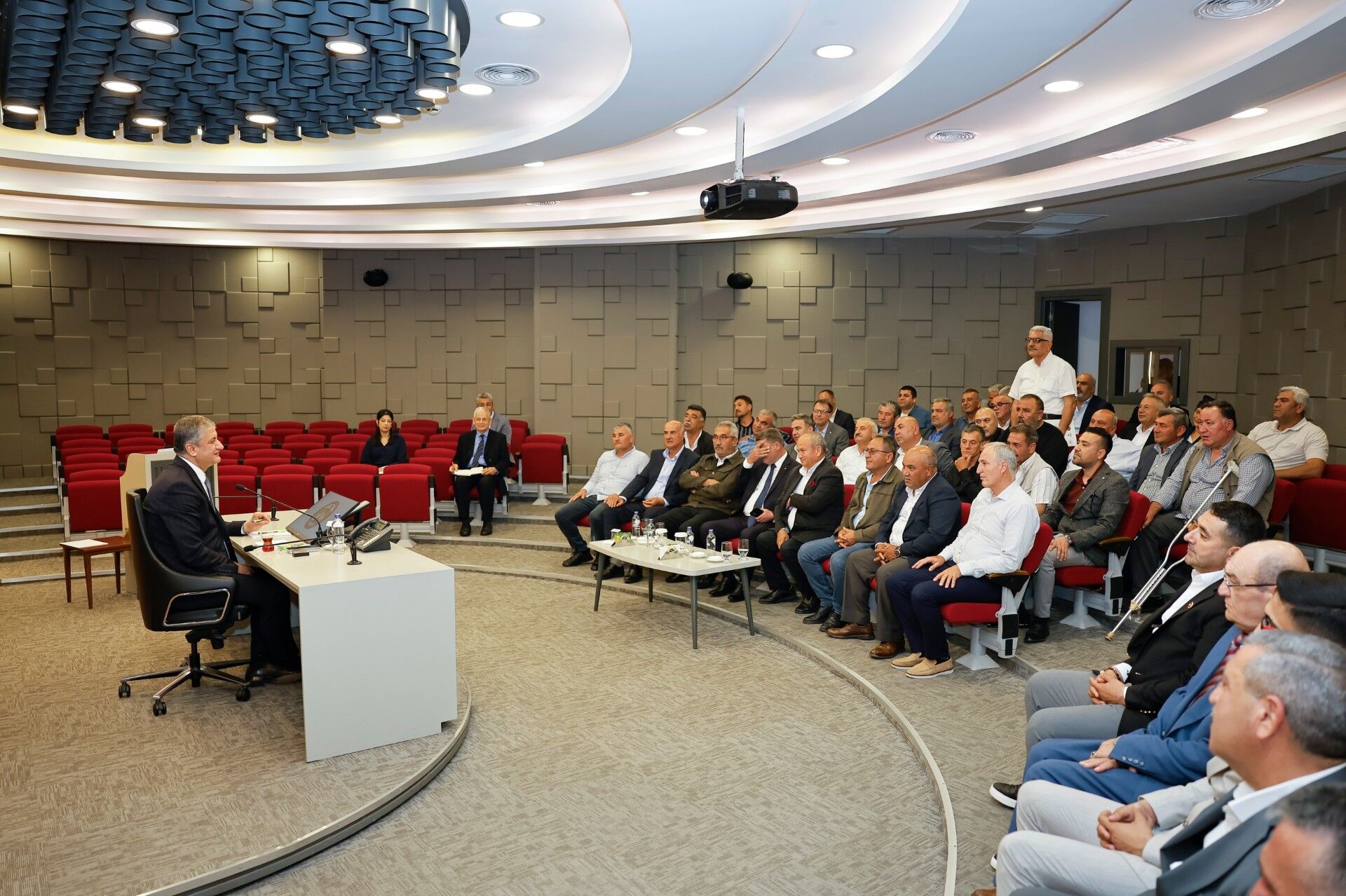 Vali Mustafa Yavuz Muhtarlarla Bir Araya Geldi2