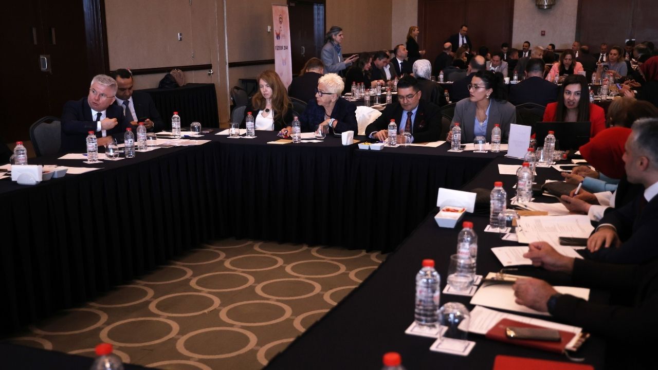 Vizyon 2040 Çalıştayı’nda Adana’nın Yol Haritası Çiziliyor (1)