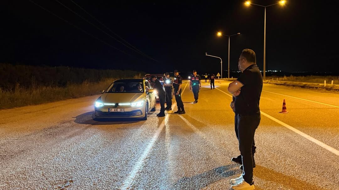 Yumurtalık’ta Bayram Mesaisi Kaymakam Papaker Yol Kontrol Noktalarını Denetledi (2)