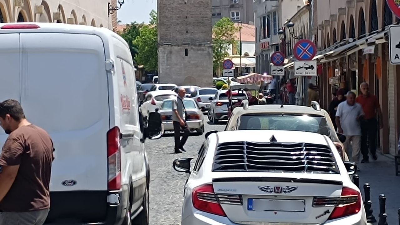 Adana Büyük Saat’te Kaldırım Işgali Ve Park Sorunu Büyüyor (2)-1