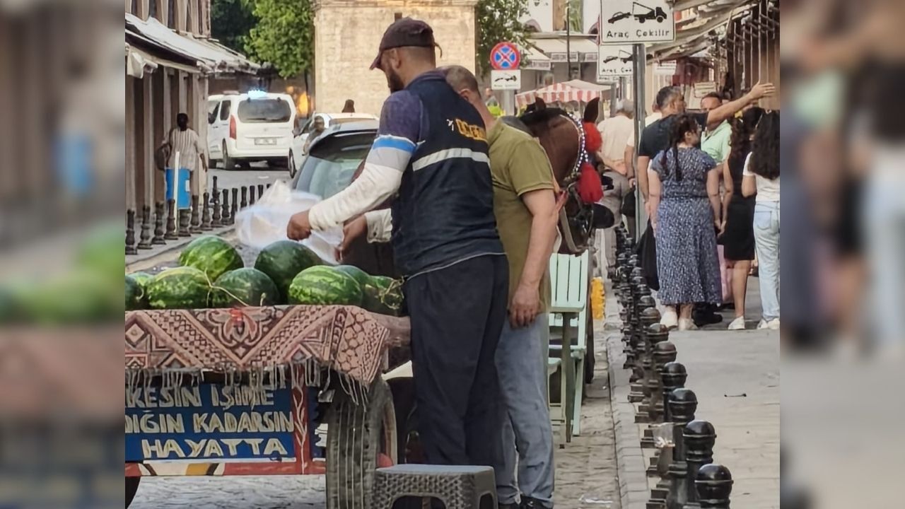 Adana Büyük Saat’te Kaldırım Işgali Ve Park Sorunu Büyüyor (3)