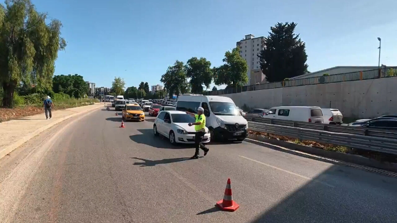 Adana Emniyetinden Sürücülere Şerit Ihlali Uyarısı (1)
