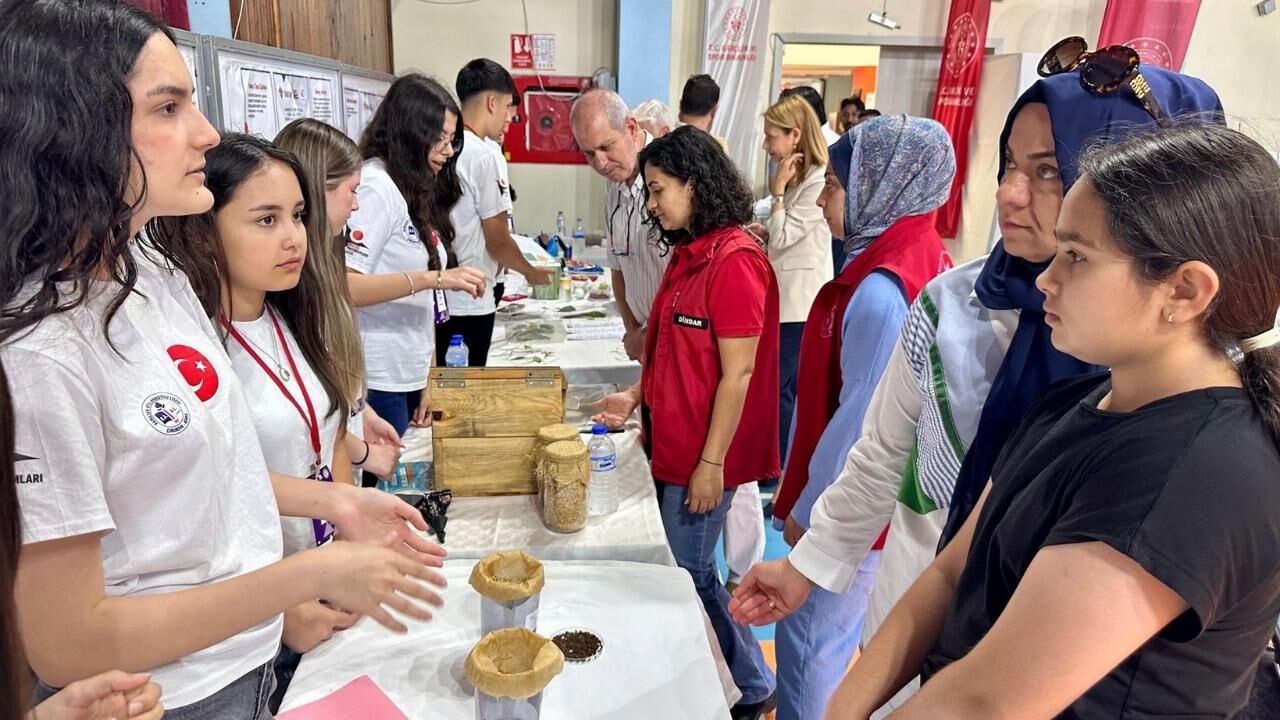 Adana Gençlik Merkezi'nde Tübi̇tak Bilim Fuarları Heyecanı Sürüyor (1)