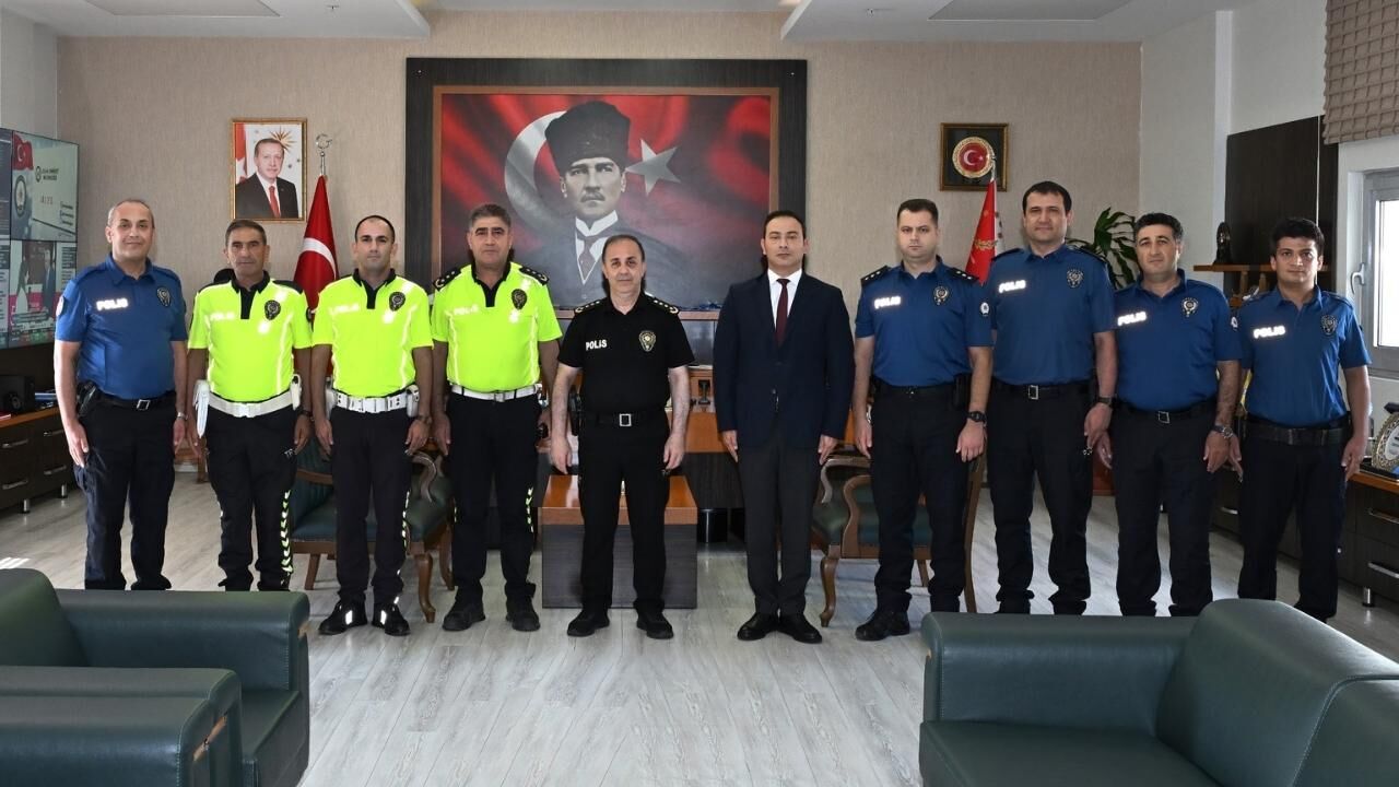 Adana İl Emniyet Müdürü Ahmet Hakan Arıkan Başarılı Personelleri Ödüllendirdi