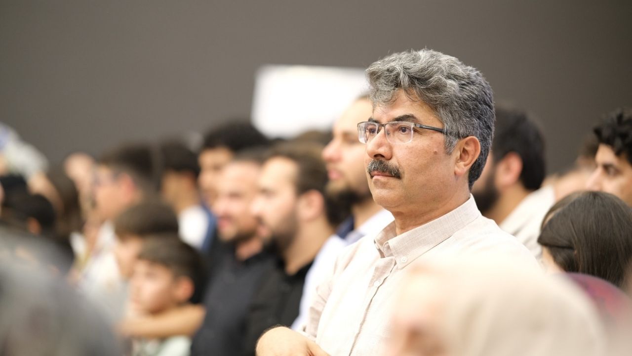 Adana'da 27 Yıllık Eğitimciye Vefa Salonda Duygusal Anlar Yaşandı (3)