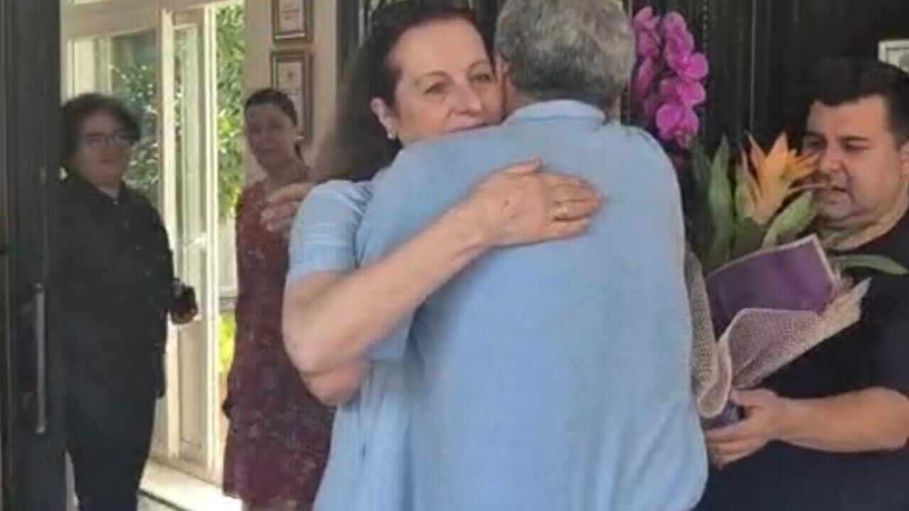 Adana'da 45 Yıllık Öğretmene Davul Zurnalı Emeklilik Uğurlaması